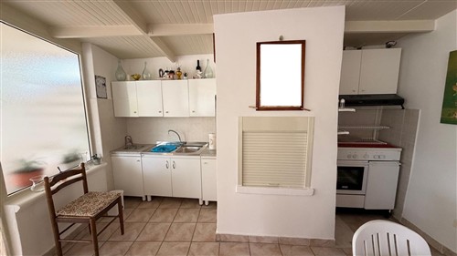 Trullo Con Alcove Con Bagno e Angolo Cottura.Terreno di 4.000 mq.